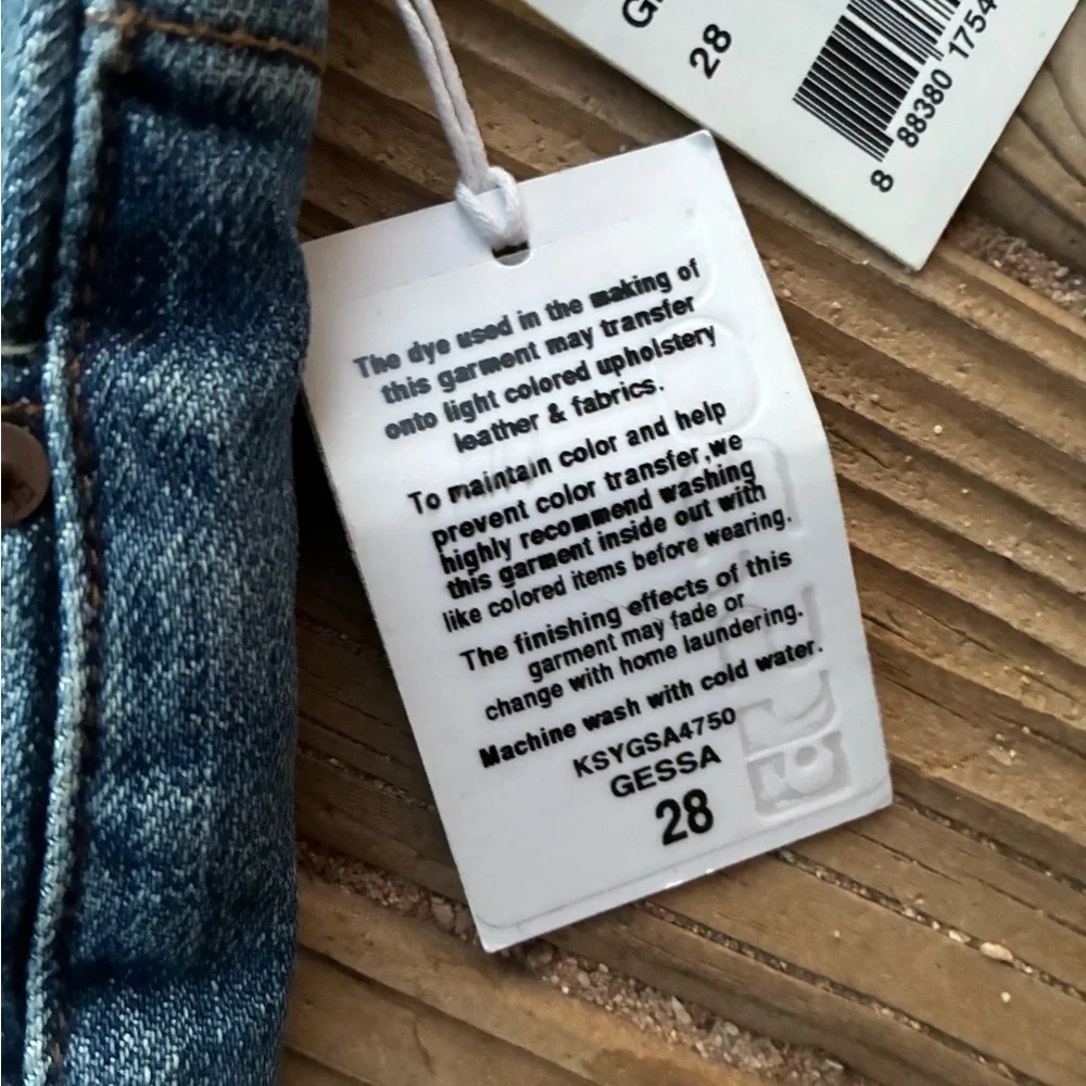 New Joe’s Jeans Gessa Size 28 Distressed Short Blue Denim Shorts NWT - Picture 8 of 9